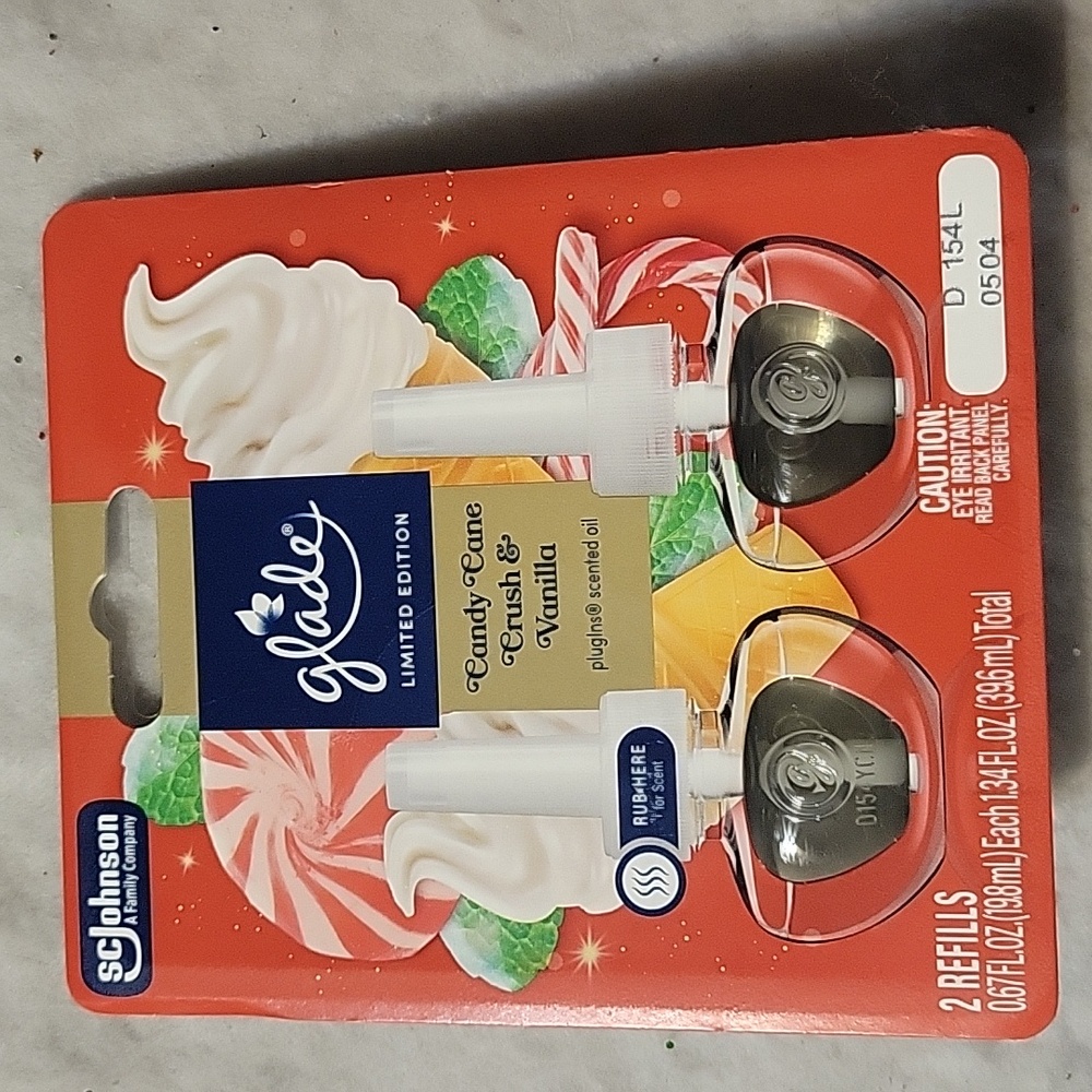 Glade® PlugIns® Refills Air Freshener, Candy Cane Crush & Vanilla, 1.34 oz, 2 ct